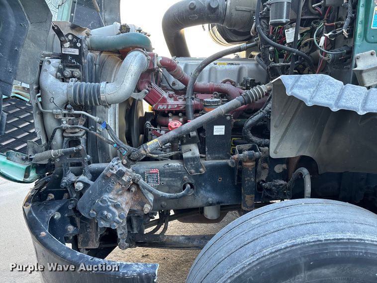 image for item FG1089 2013 Mack CXU613 semi truck