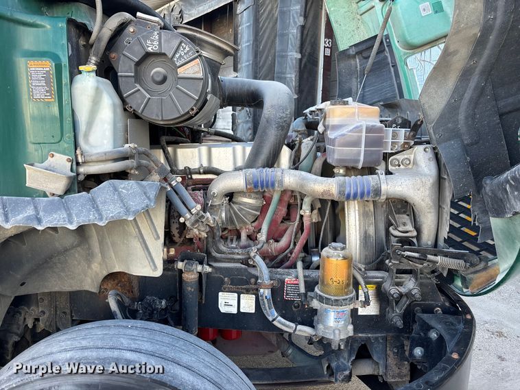 image for item FG1089 2013 Mack CXU613 semi truck