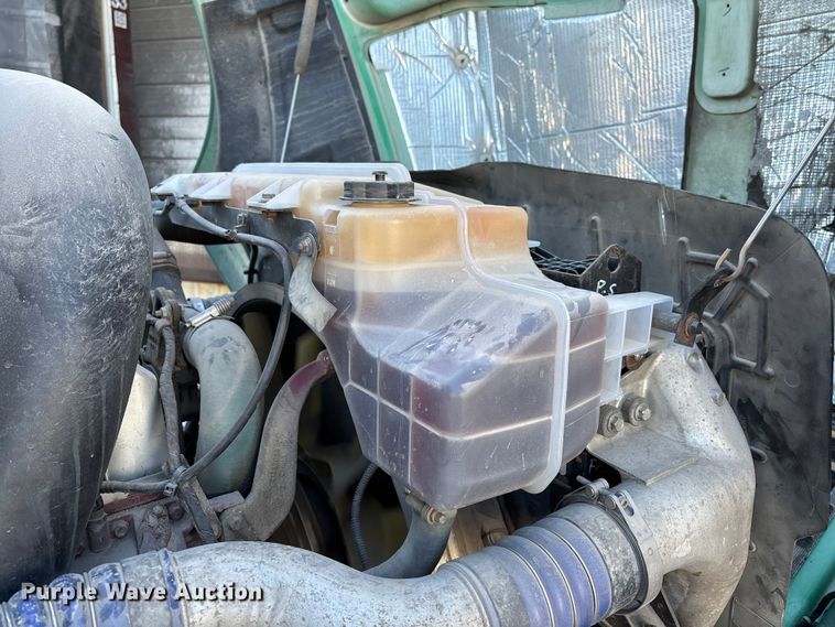 image for item FG1089 2013 Mack CXU613 semi truck