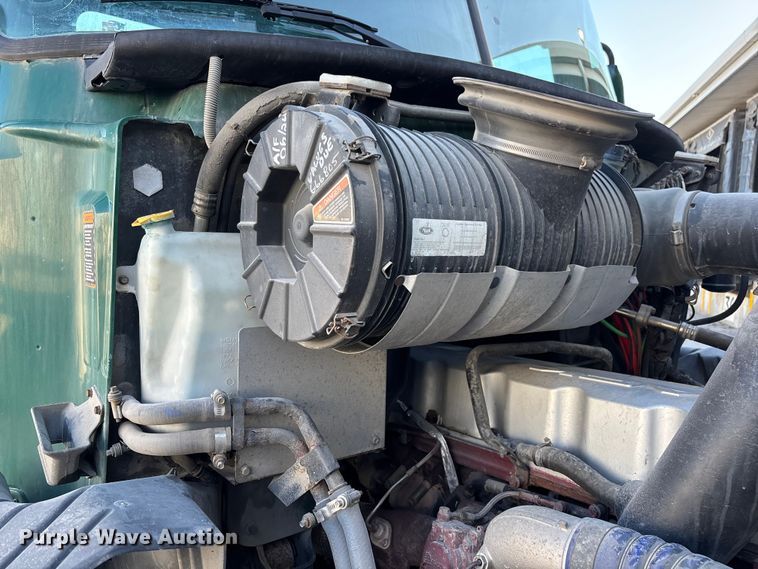 image for item FG1089 2013 Mack CXU613 semi truck