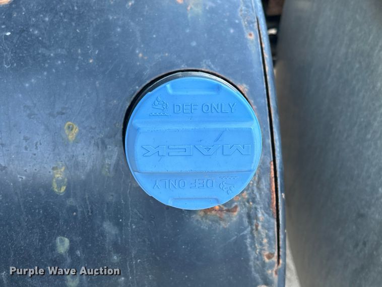 image for item FG1089 2013 Mack CXU613 semi truck