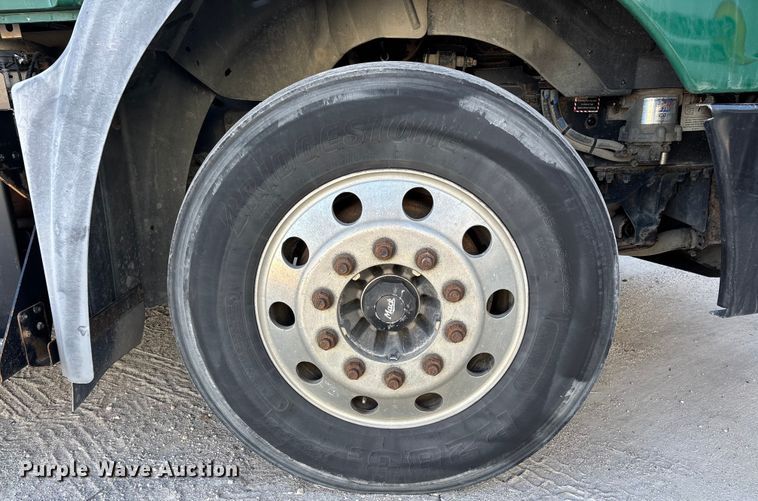 image for item FG1089 2013 Mack CXU613 semi truck