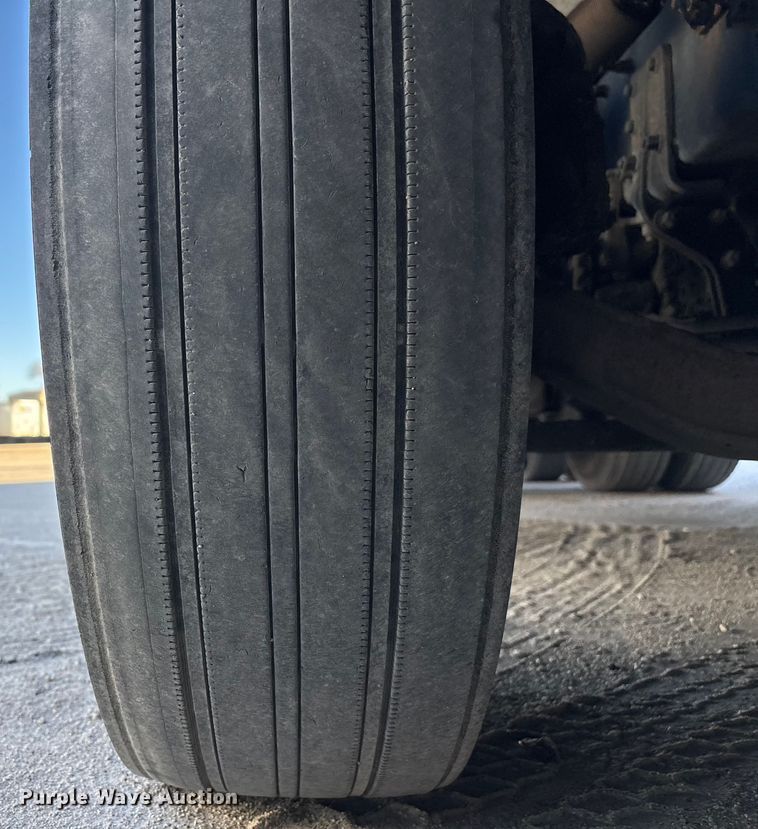 image for item FG1089 2013 Mack CXU613 semi truck