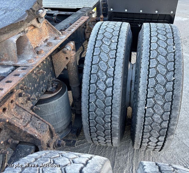 image for item FG1089 2013 Mack CXU613 semi truck