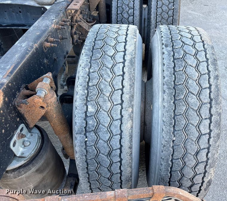 image for item FG1089 2013 Mack CXU613 semi truck