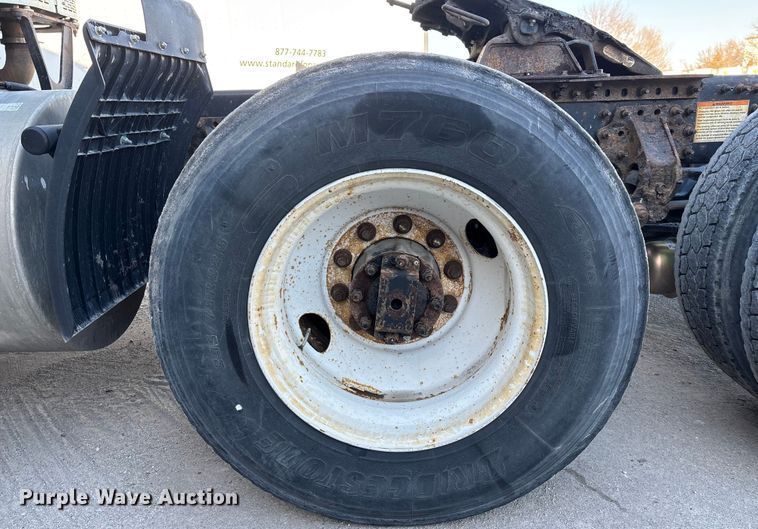 image for item FG1089 2013 Mack CXU613 semi truck