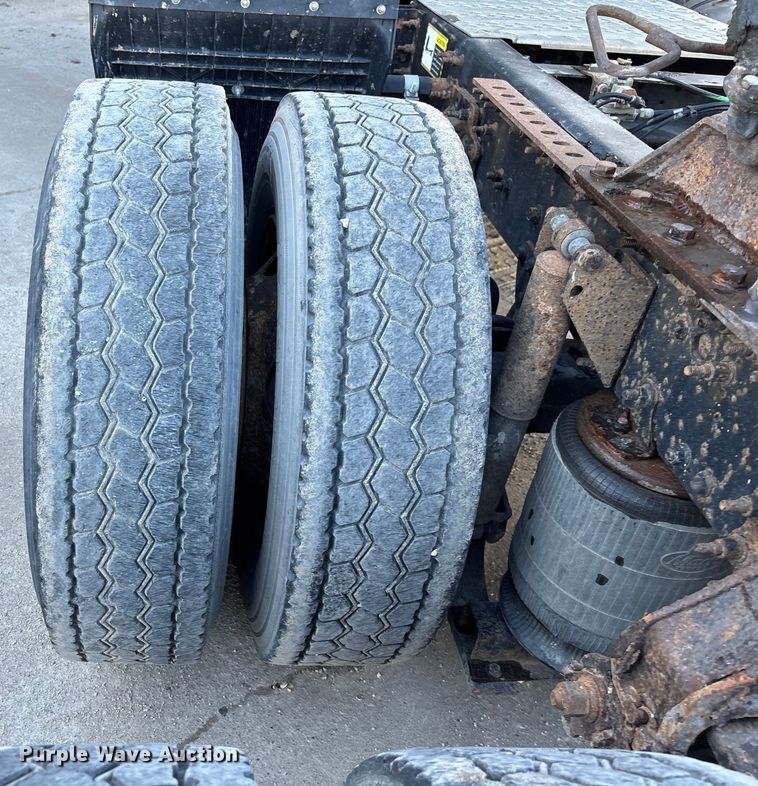 image for item FG1089 2013 Mack CXU613 semi truck