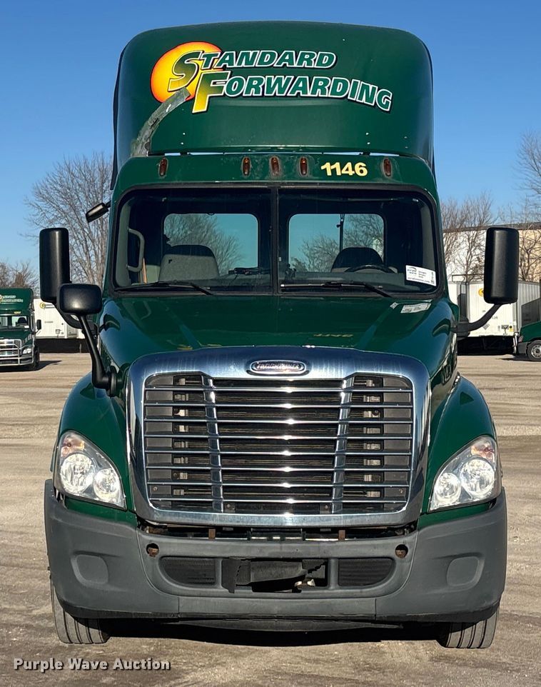 image for item FG1090 2017 Freightliner Cascadia 125 semi truck