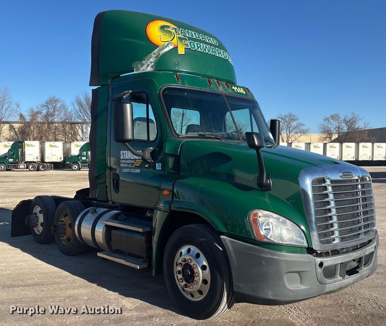 image for item FG1090 2017 Freightliner Cascadia 125 semi truck