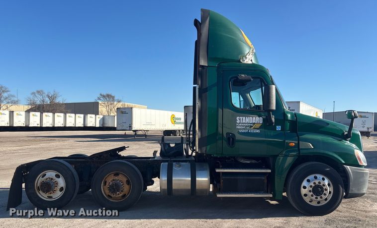 image for item FG1090 2017 Freightliner Cascadia 125 semi truck