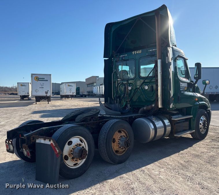 image for item FG1090 2017 Freightliner Cascadia 125 semi truck