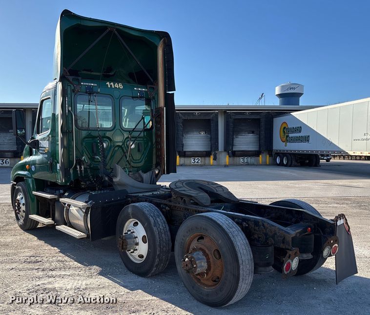 image for item FG1090 2017 Freightliner Cascadia 125 semi truck