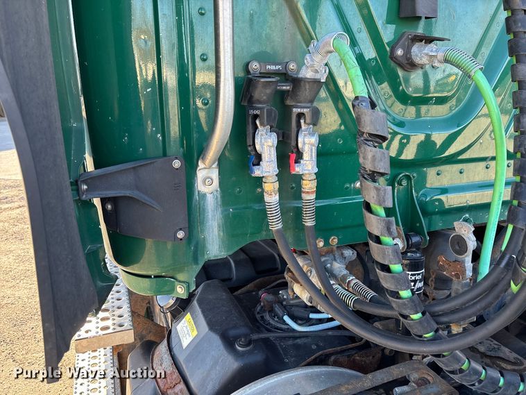 image for item FG1090 2017 Freightliner Cascadia 125 semi truck