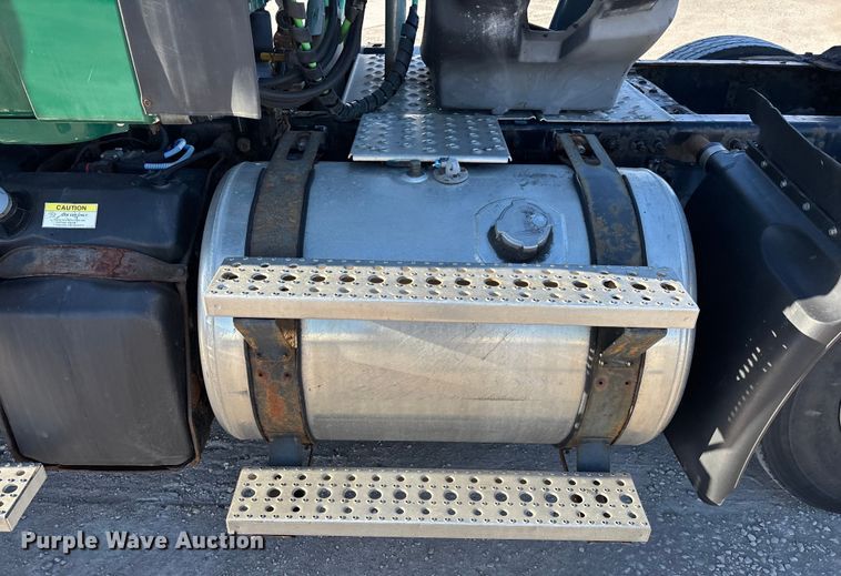 image for item FG1090 2017 Freightliner Cascadia 125 semi truck