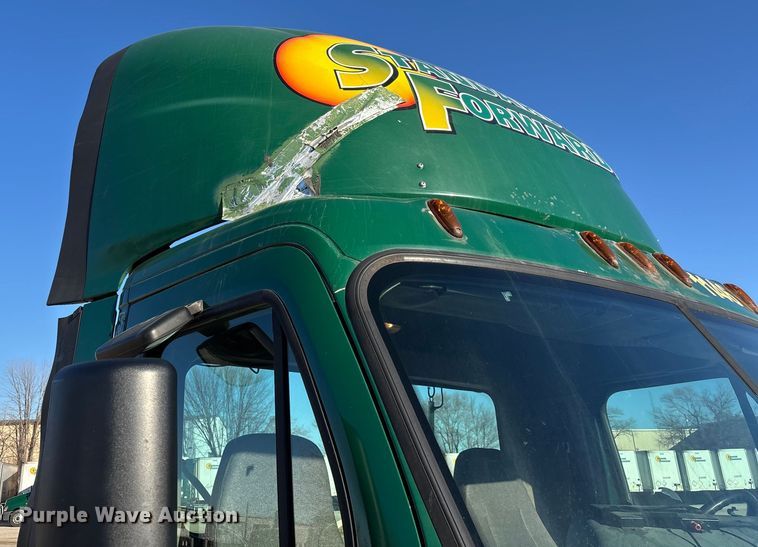 image for item FG1090 2017 Freightliner Cascadia 125 semi truck