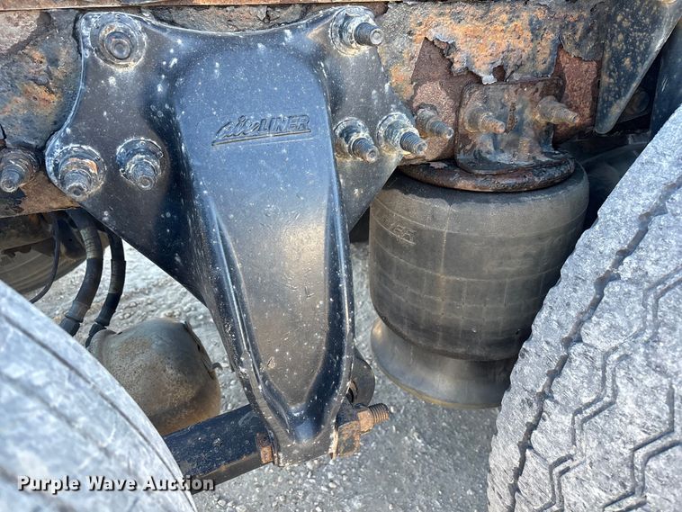 image for item FG1090 2017 Freightliner Cascadia 125 semi truck