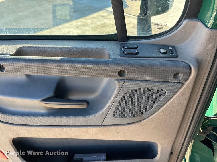 image for item FG1090 2017 Freightliner Cascadia 125 semi truck