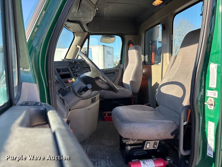 image for item FG1090 2017 Freightliner Cascadia 125 semi truck