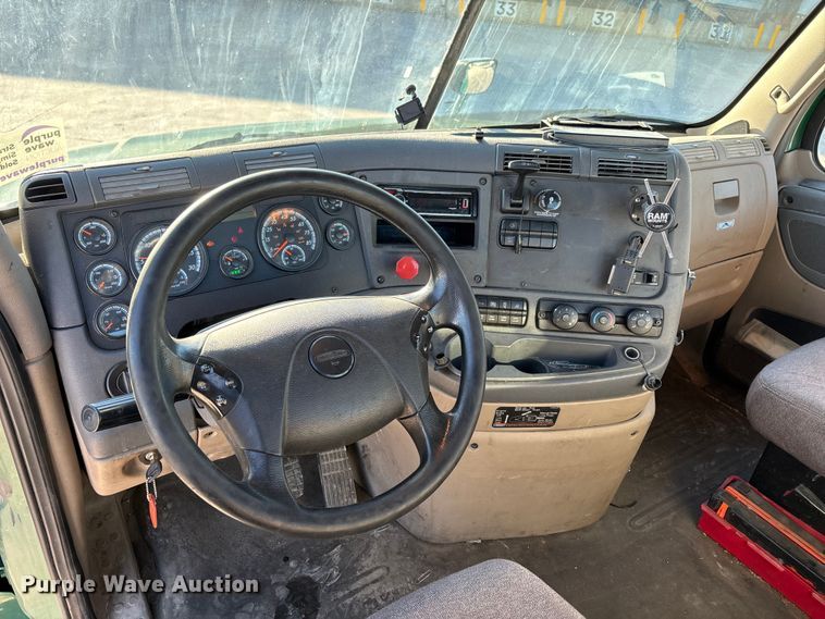 image for item FG1090 2017 Freightliner Cascadia 125 semi truck