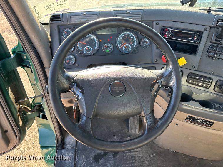 image for item FG1090 2017 Freightliner Cascadia 125 semi truck