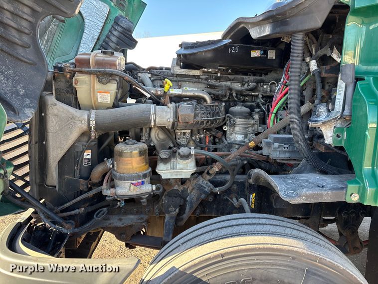 image for item FG1090 2017 Freightliner Cascadia 125 semi truck