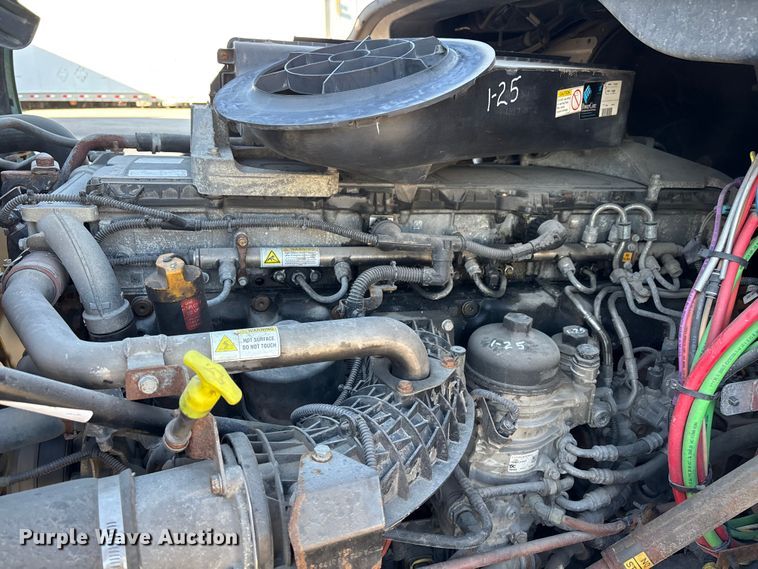 image for item FG1090 2017 Freightliner Cascadia 125 semi truck