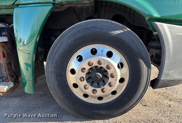 image for item FG1090 2017 Freightliner Cascadia 125 semi truck