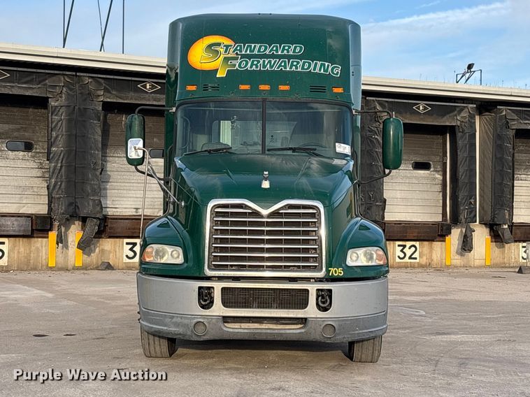 image for item FG1092 2016 Mack CXU613 semi truck