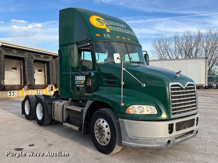 image for item FG1092 2016 Mack CXU613 semi truck