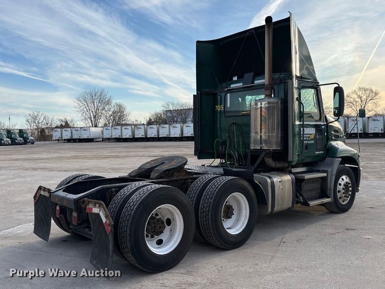 image for item FG1092 2016 Mack CXU613 semi truck