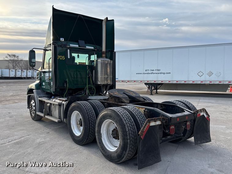 image for item FG1092 2016 Mack CXU613 semi truck