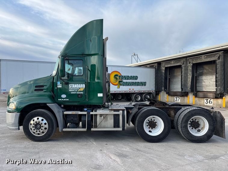 image for item FG1092 2016 Mack CXU613 semi truck