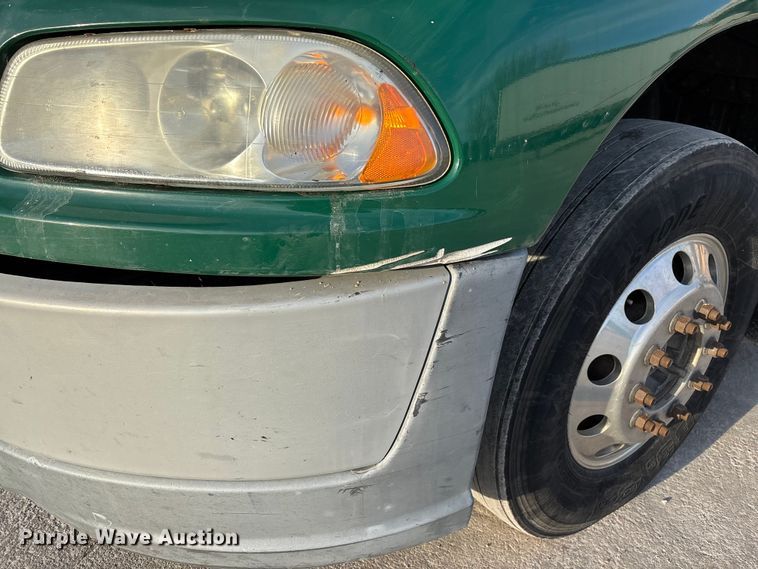 image for item FG1092 2016 Mack CXU613 semi truck