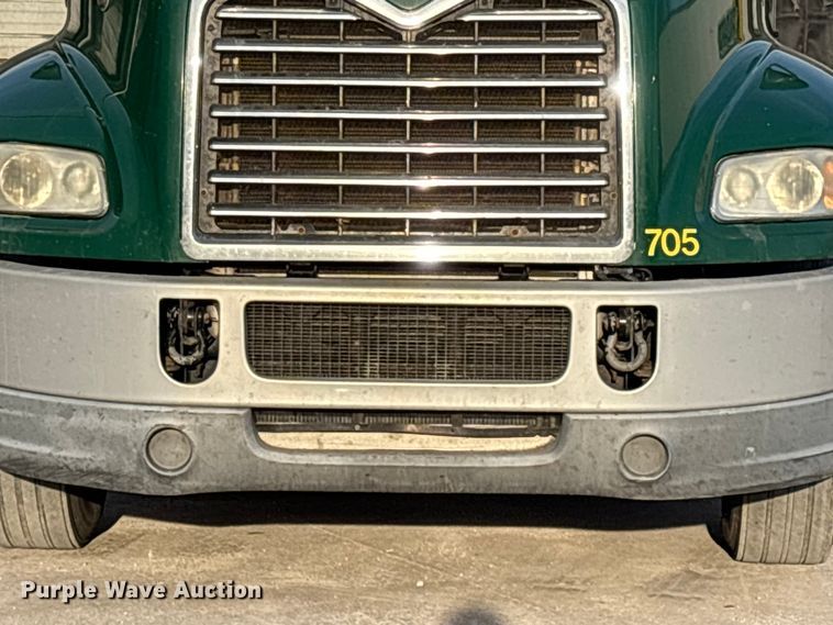 image for item FG1092 2016 Mack CXU613 semi truck