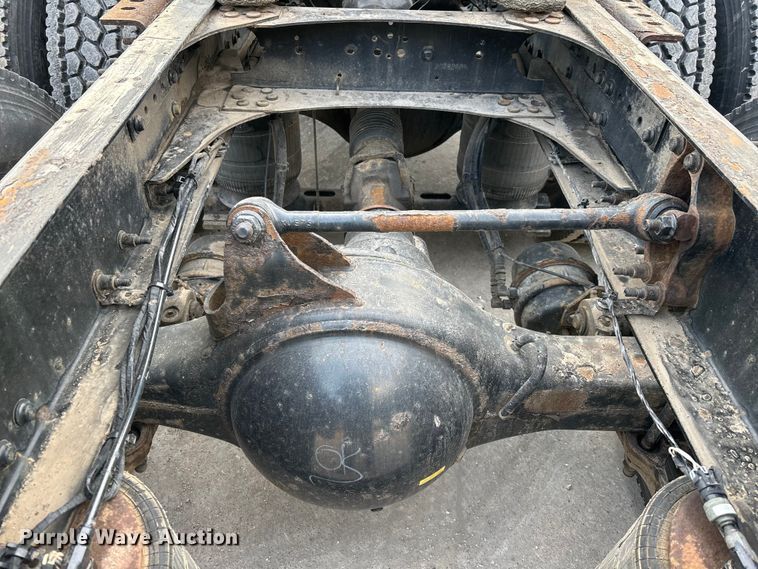 image for item FG1092 2016 Mack CXU613 semi truck