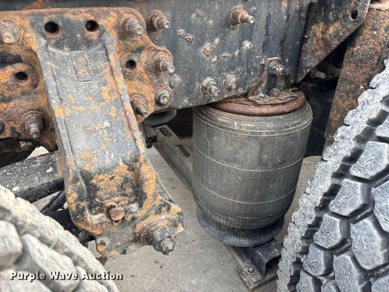 image for item FG1092 2016 Mack CXU613 semi truck