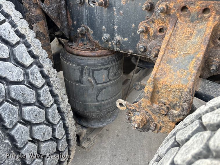 image for item FG1092 2016 Mack CXU613 semi truck