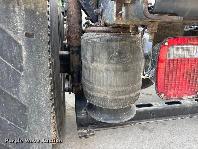 image for item FG1092 2016 Mack CXU613 semi truck