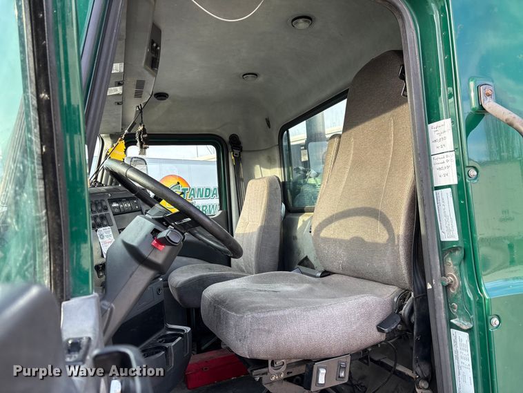 image for item FG1092 2016 Mack CXU613 semi truck