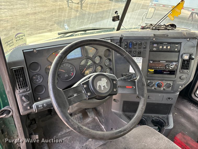 image for item FG1092 2016 Mack CXU613 semi truck