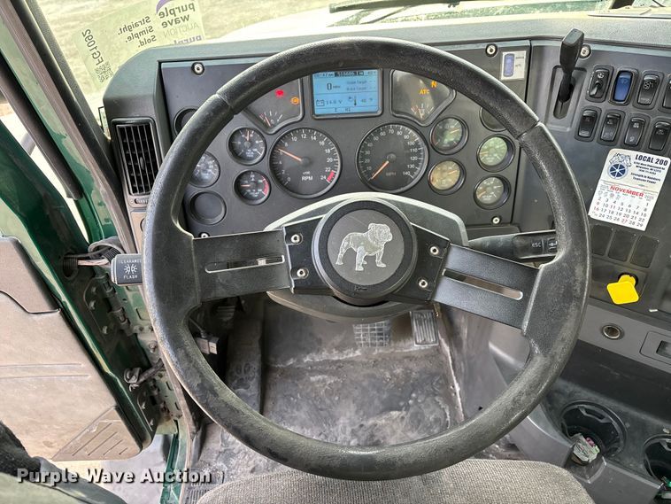 image for item FG1092 2016 Mack CXU613 semi truck