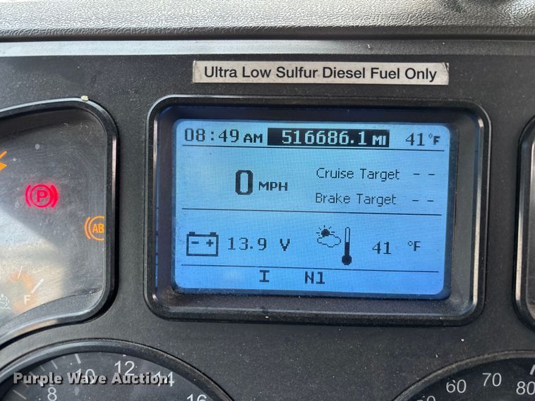 image for item FG1092 2016 Mack CXU613 semi truck