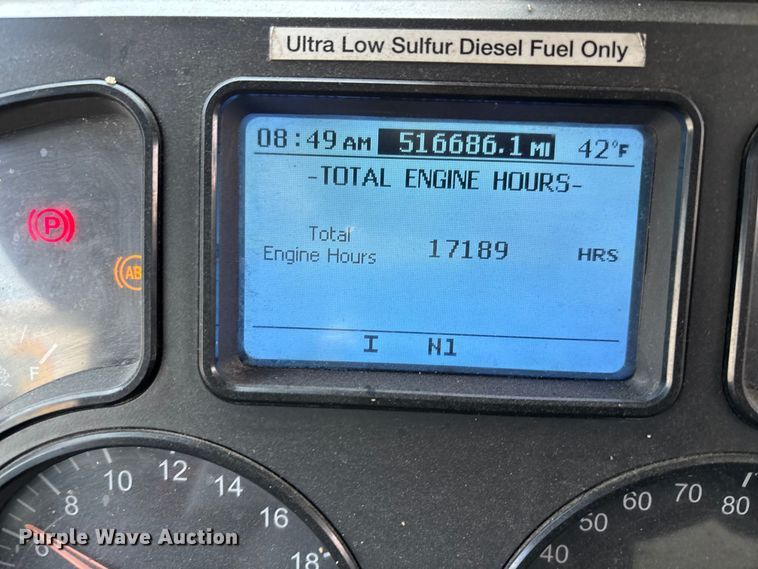 image for item FG1092 2016 Mack CXU613 semi truck