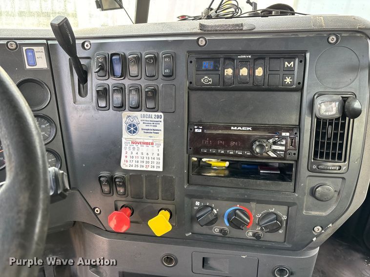 image for item FG1092 2016 Mack CXU613 semi truck