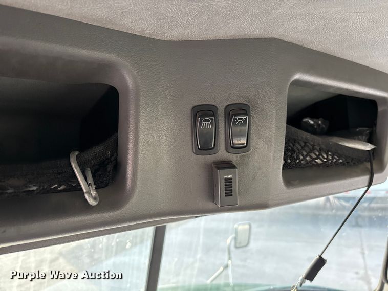 image for item FG1092 2016 Mack CXU613 semi truck