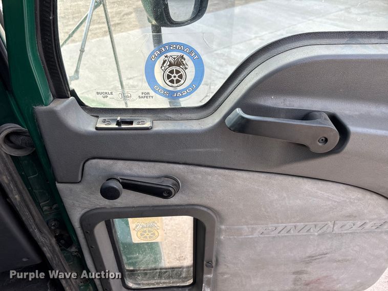 image for item FG1092 2016 Mack CXU613 semi truck