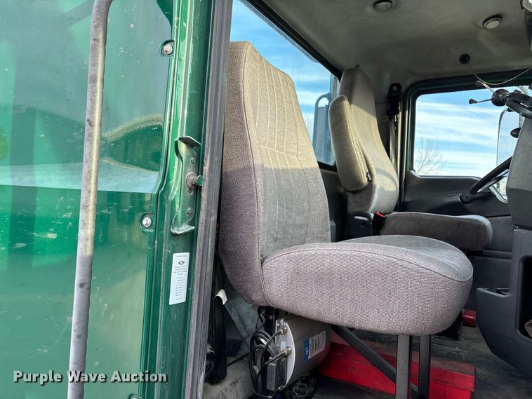 image for item FG1092 2016 Mack CXU613 semi truck