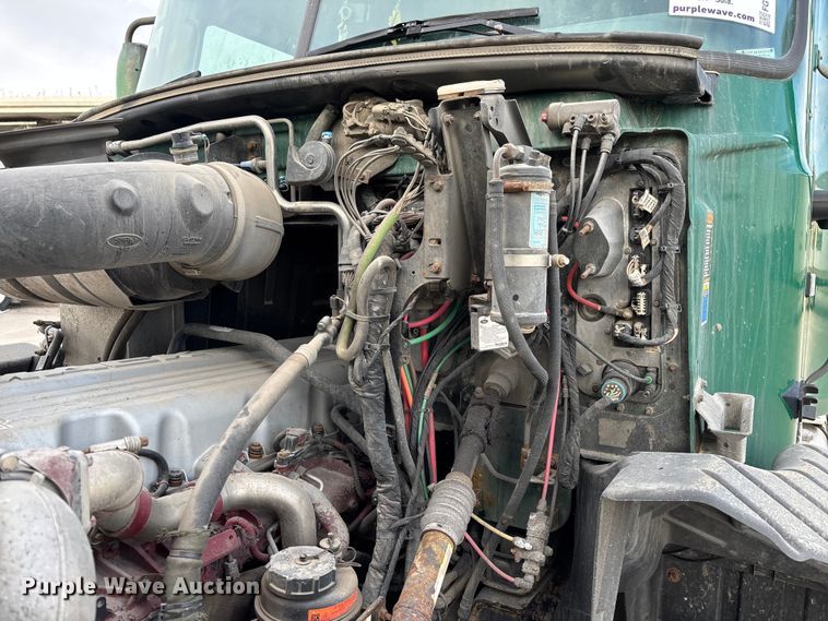 image for item FG1092 2016 Mack CXU613 semi truck