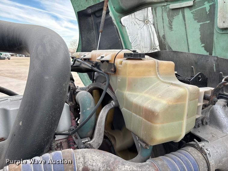 image for item FG1092 2016 Mack CXU613 semi truck