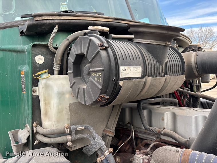 image for item FG1092 2016 Mack CXU613 semi truck